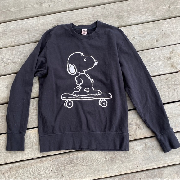 Uniqlo Sweaters - RARE Uniqlo KAWS x PEANUTS Snoopy Skateboard Crewneck Sweater